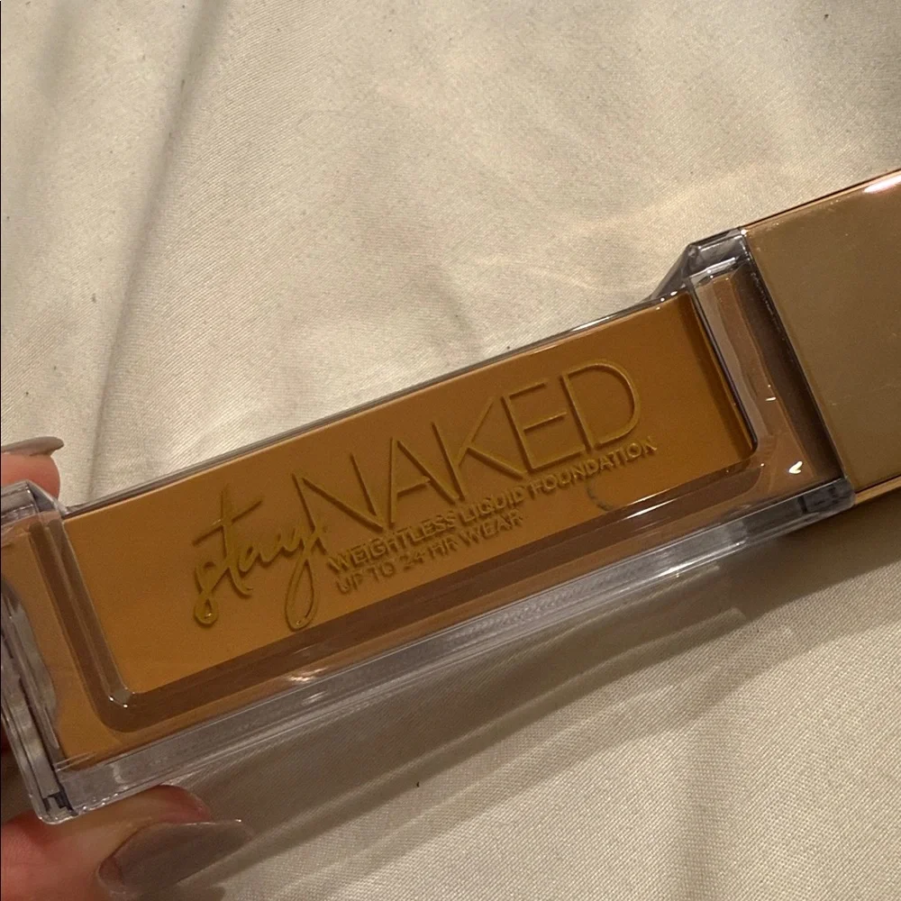 Stay Naked Liquid Foundation - Gold